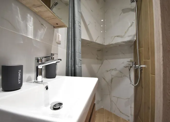 Next Living Apartment *