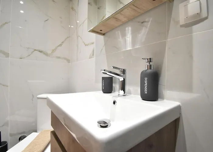 Next Living Apartment *